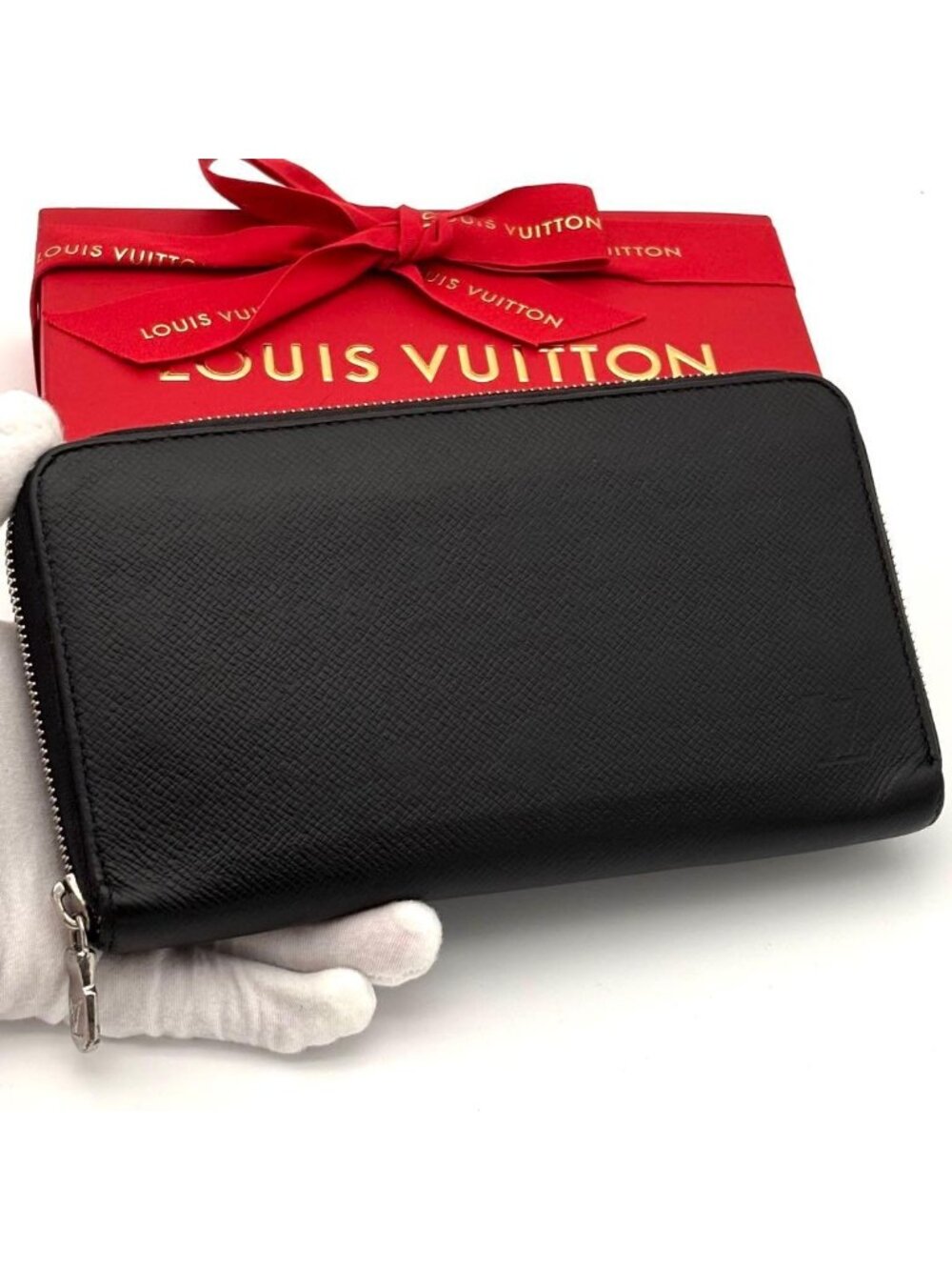 Louis Vuitton Wallet Taiga Zippy Organizer NM Black